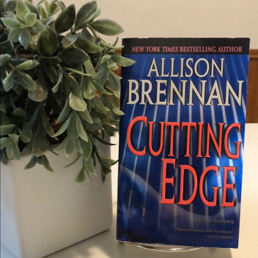 Suspense novel “Cutting Edge” paperback by Allison Brennan
